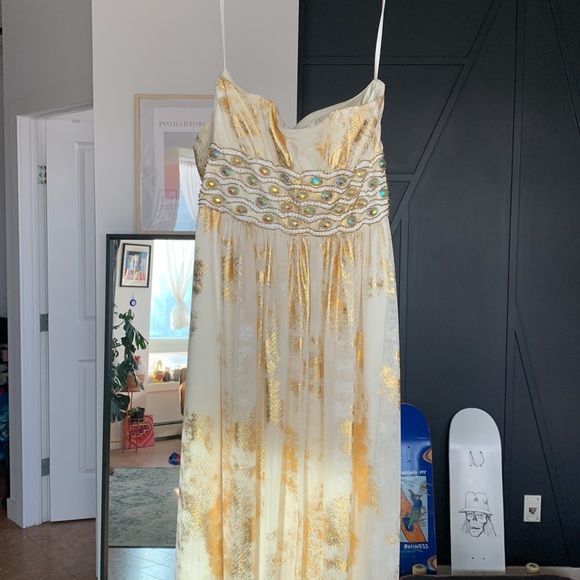 Gold Strapless Grad/wedding gown - Picture 6 of 7